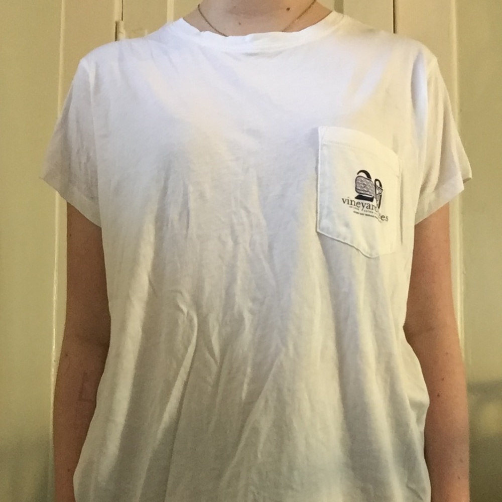 Vineyard Vines White t-shirt
